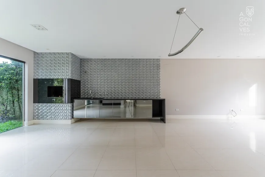 Foto 1 de Casa de Condomínio com 3 Quartos à venda, 282m² em Bacacheri, Curitiba