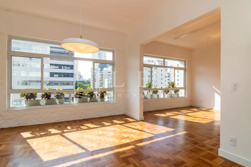 Foto 1 de Apartamento com 3 Quartos à venda, 239m² em Higienópolis, São Paulo