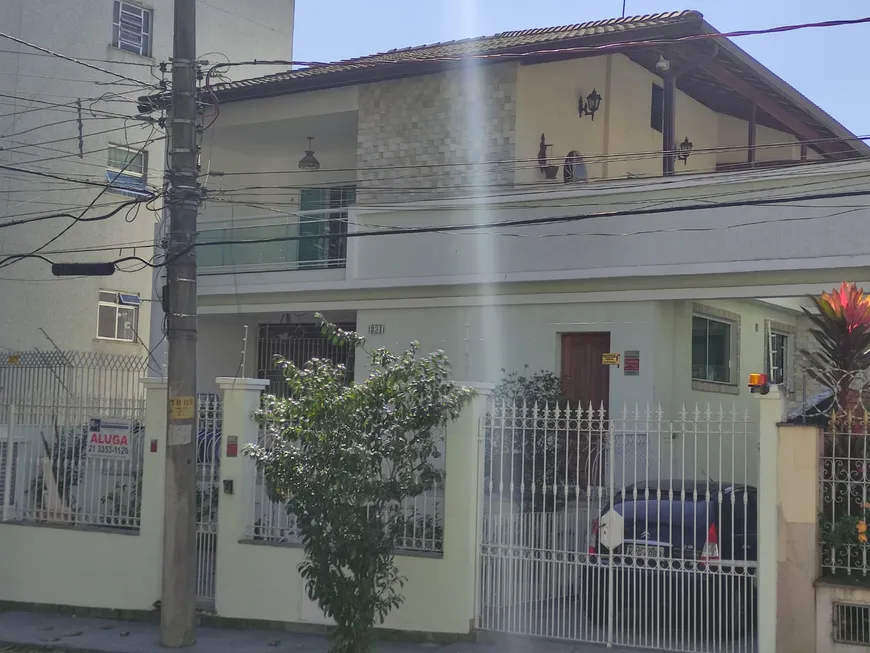 Foto 1 de Casa com 5 Quartos à venda, 650m² em Jardim Guanabara, Rio de Janeiro