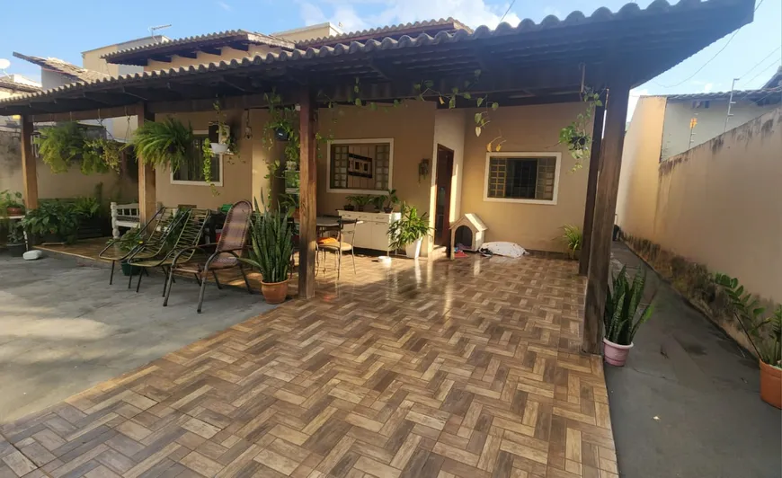 Foto 1 de Casa com 3 Quartos à venda, 300m² em Residencial Sevilha, Goiânia