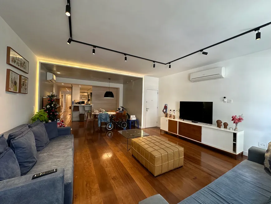 Foto 1 de Apartamento com 3 Quartos à venda, 155m² em Leblon, Rio de Janeiro