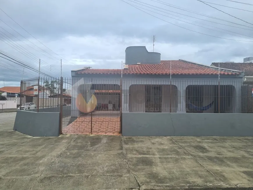 Foto 1 de Sobrado com 4 Quartos à venda, 148m² em Indaiá, Caraguatatuba