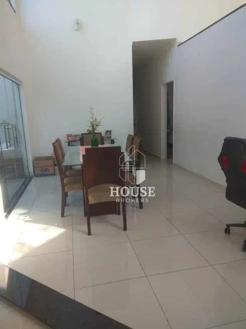 Foto 1 de Casa de Condomínio com 3 Quartos à venda, 230m² em , Estiva Gerbi