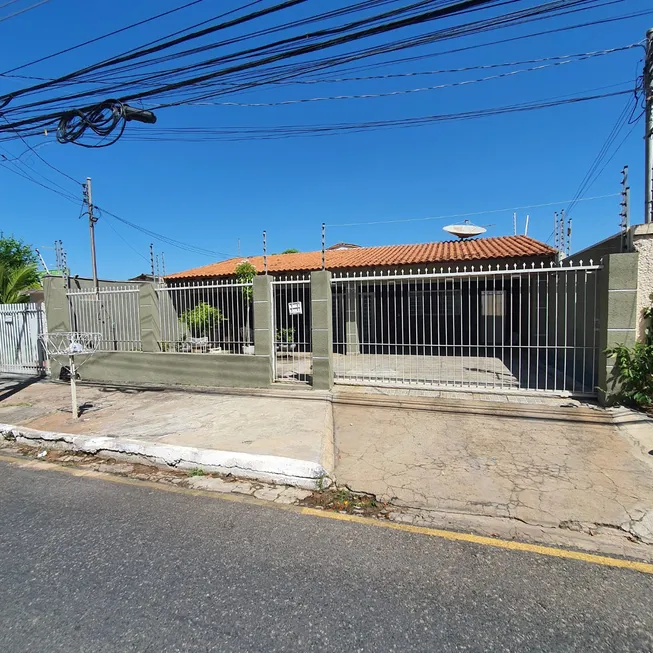 Foto 1 de Casa com 5 Quartos à venda, 215m² em Jardim Tropical, Cuiabá