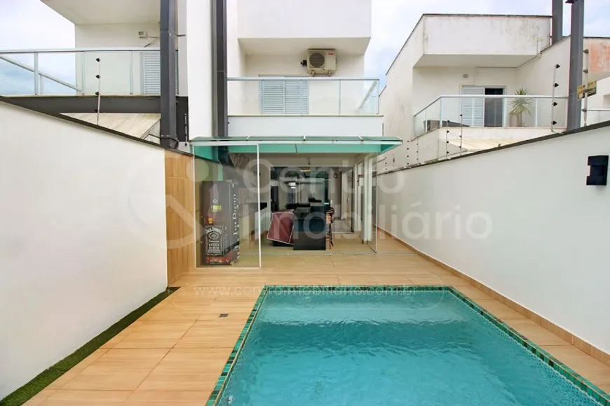 Foto 1 de Casa com 3 Quartos à venda, 130m² em Centro, Peruíbe