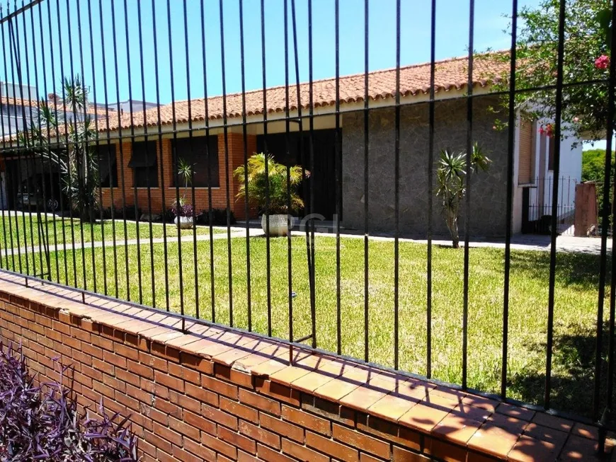 Foto 1 de Casa com 7 Quartos à venda, 399m² em Vila Assunção, Porto Alegre