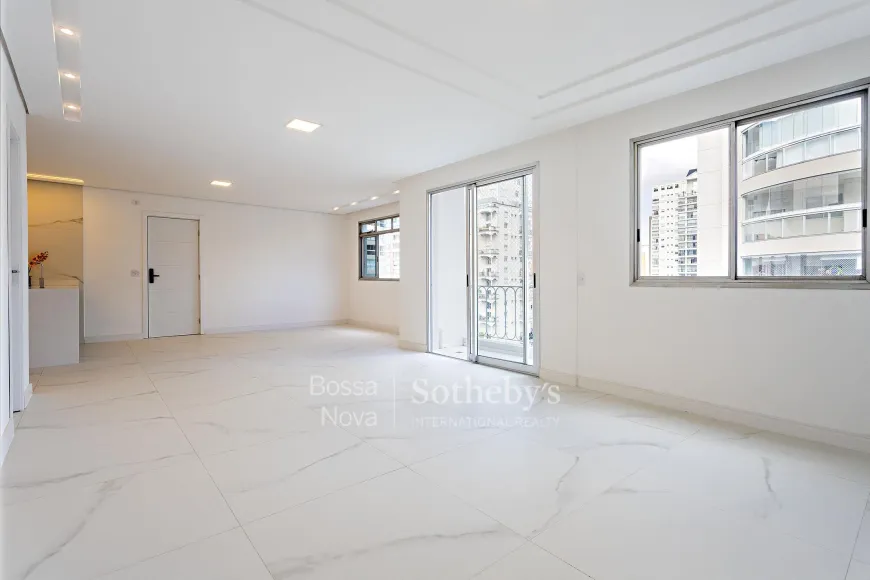 Foto 1 de Apartamento com 4 Quartos à venda, 167m² em Vila Uberabinha, São Paulo