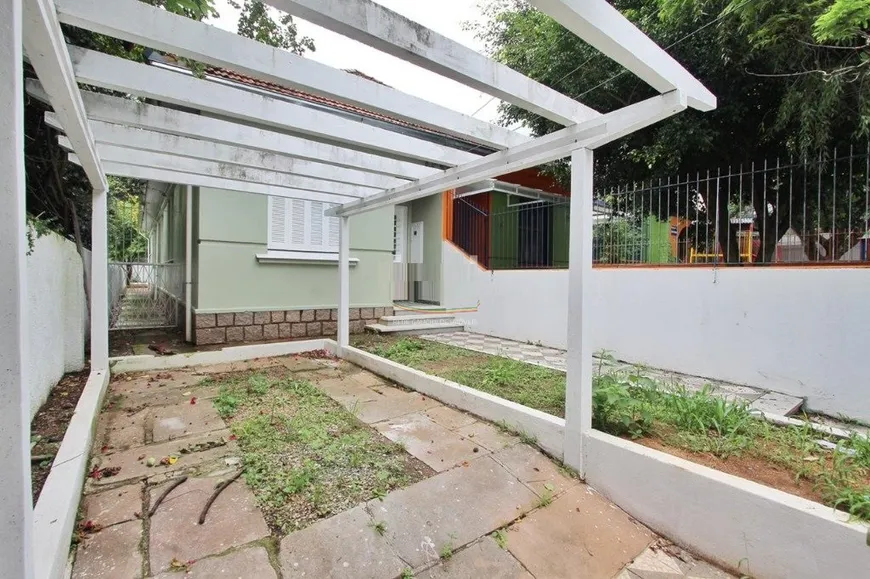 Foto 1 de Casa com 3 Quartos para alugar, 156m² em Teresópolis, Porto Alegre