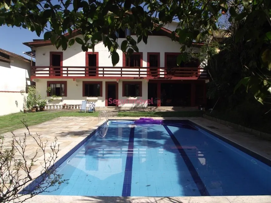 Foto 1 de Casa com 4 Quartos para alugar, 200m² em Carlos Guinle, Teresópolis