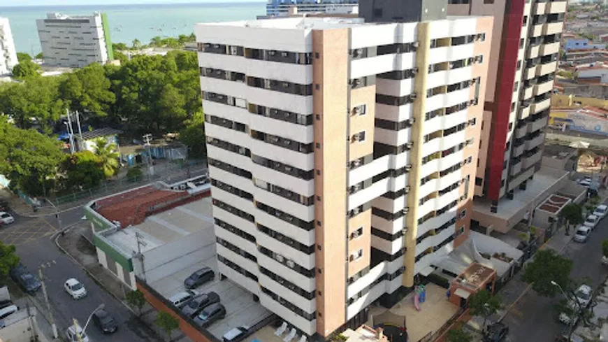 Foto 1 de Apartamento com 3 Quartos à venda, 90m² em Ponta Verde, Maceió