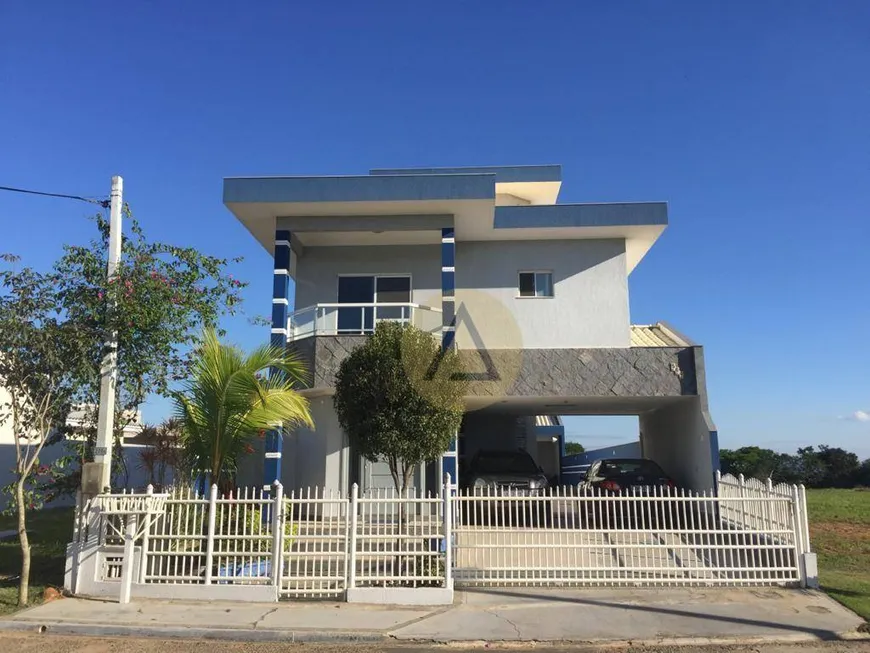 Foto 1 de Casa de Condomínio com 3 Quartos à venda, 252m² em Vale dos Cristais, Macaé