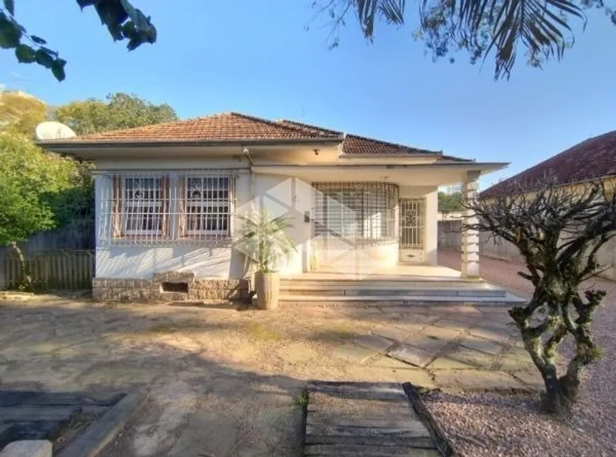 Foto 1 de Casa com 3 Quartos à venda, 900m² em Vila Nova, Porto Alegre