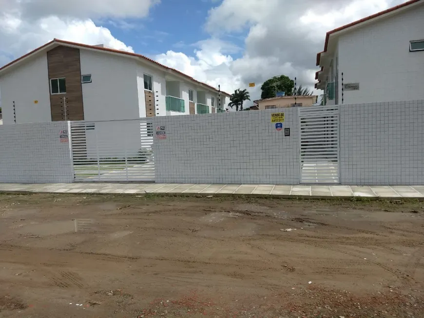 Foto 1 de Casa com 3 Quartos à venda, 67m² em Cordeiro, Recife