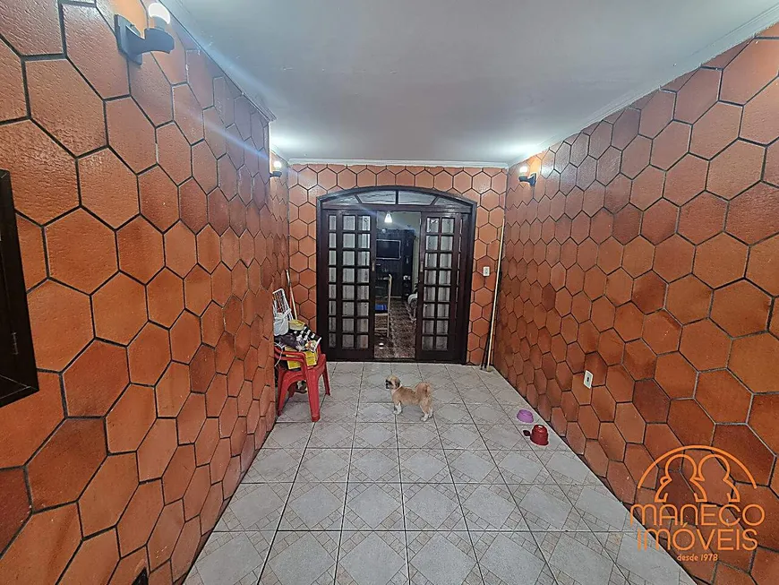 Foto 1 de Casa com 2 Quartos à venda, 56m² em Castelo, Santos