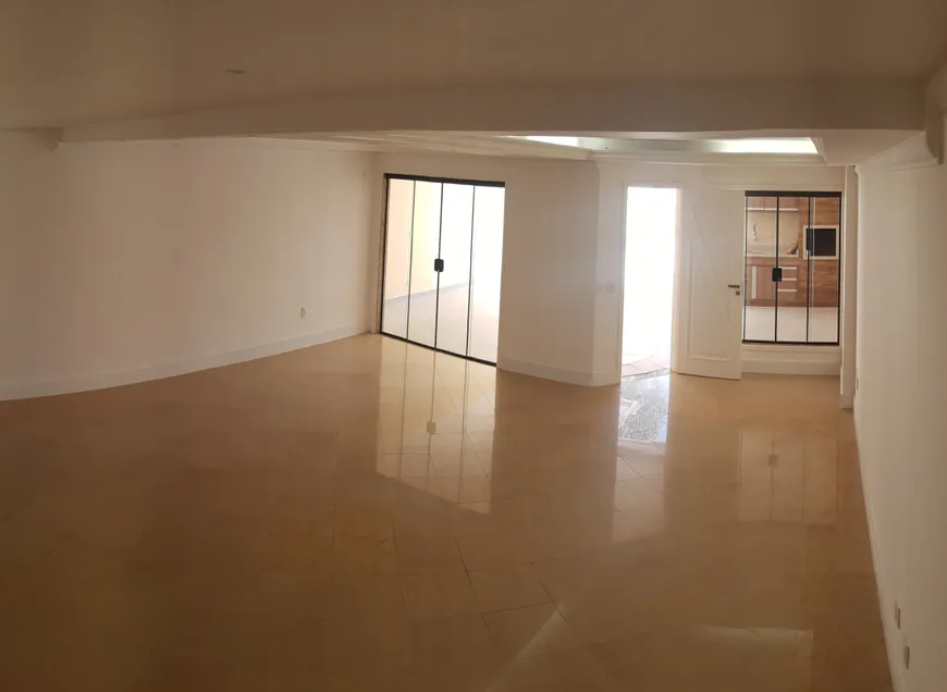 Foto 1 de Casa de Condomínio com 4 Quartos à venda, 221m² em Barra da Tijuca, Rio de Janeiro