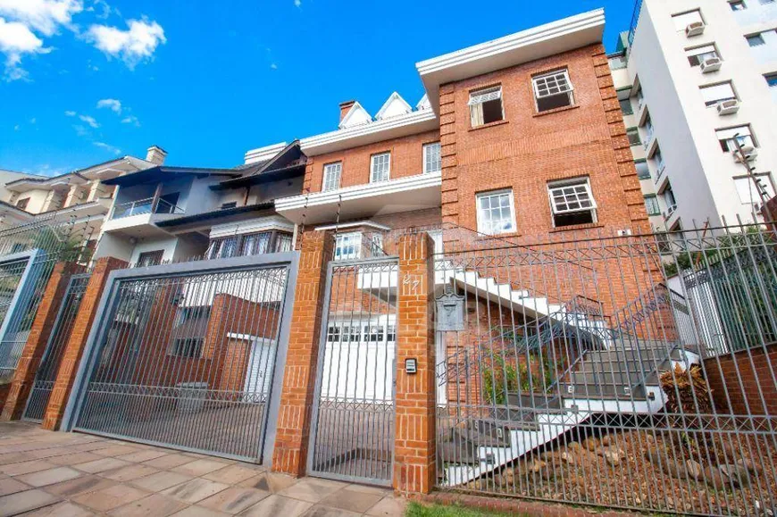 Foto 1 de Casa com 4 Quartos à venda, 728m² em Chácara das Pedras, Porto Alegre