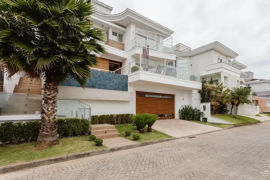Foto 1 de Casa de Condomínio com 4 Quartos à venda, 426m² em Estreito, Florianópolis