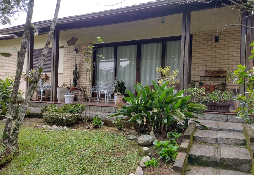 Foto 1 de Casa de Condomínio com 3 Quartos à venda, 179m² em Granja Comary, Teresópolis