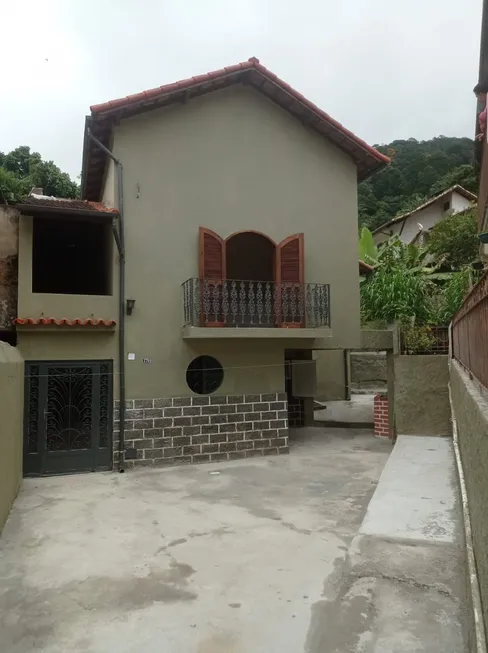 Foto 1 de Casa com 3 Quartos à venda, 10m² em Quissama, Petrópolis
