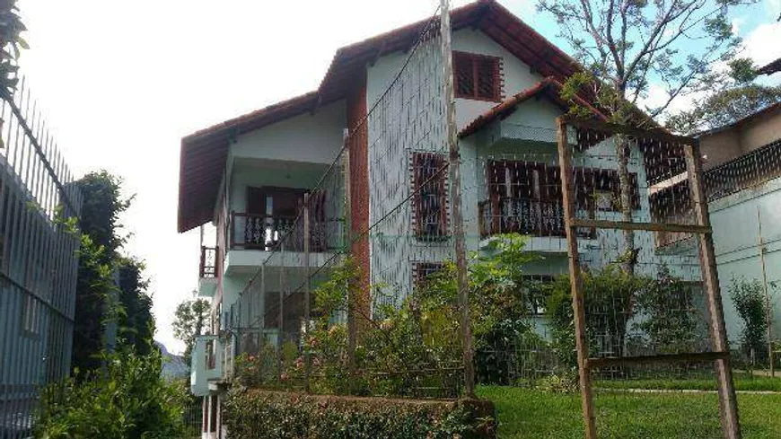 Foto 1 de Casa de Condomínio com 3 Quartos à venda, 460m² em Golfe, Teresópolis