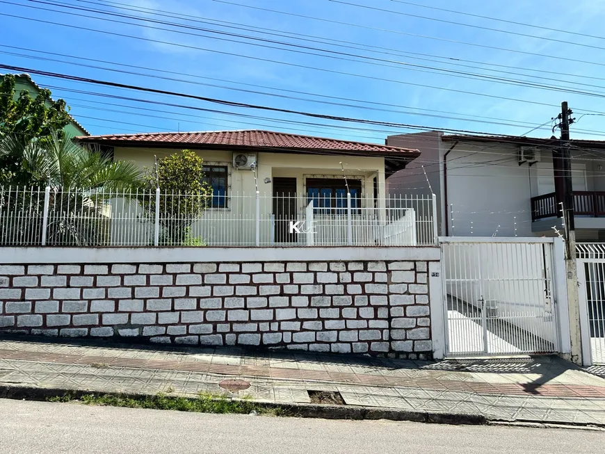 Foto 1 de Casa com 3 Quartos à venda, 104m² em Abraão, Florianópolis