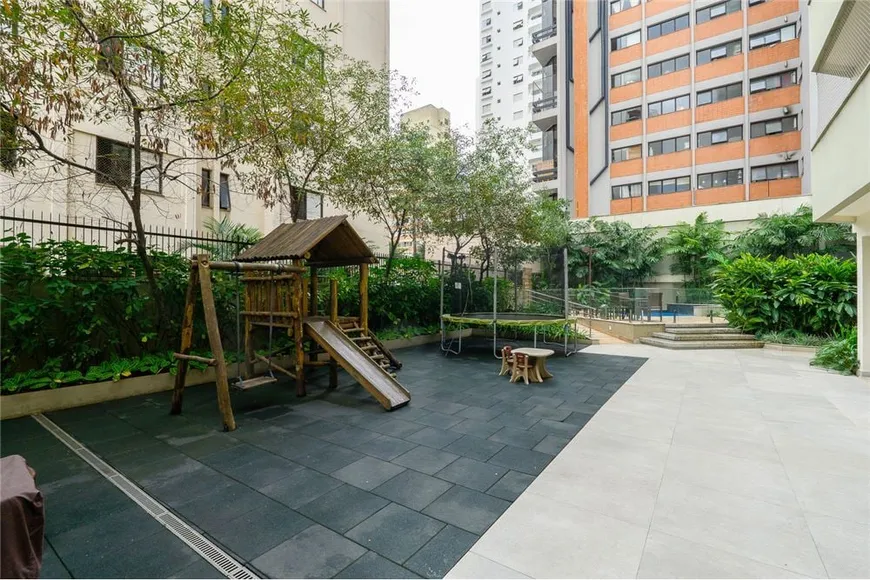 Foto 1 de Apartamento com 3 Quartos à venda, 210m² em Moema, São Paulo