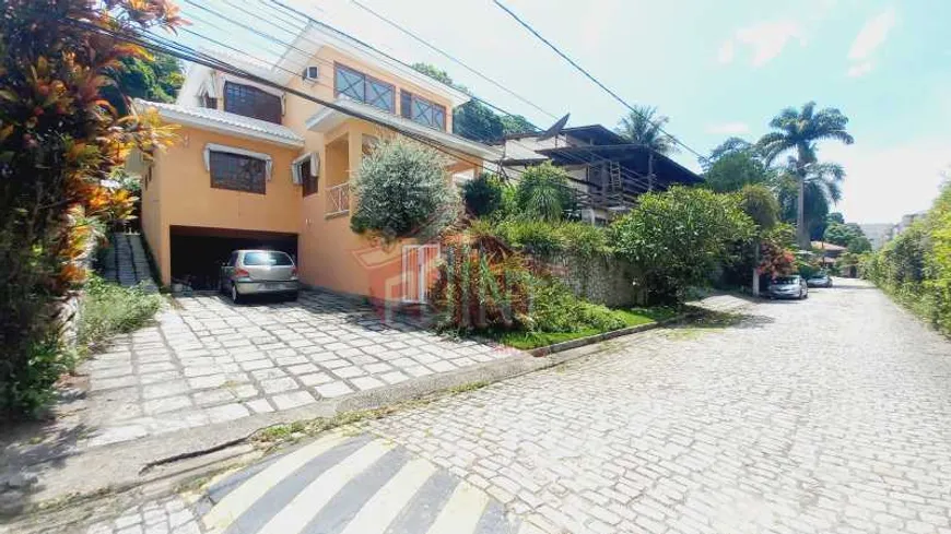 Foto 1 de Casa de Condomínio com 4 Quartos à venda, 249m² em Badu, Niterói