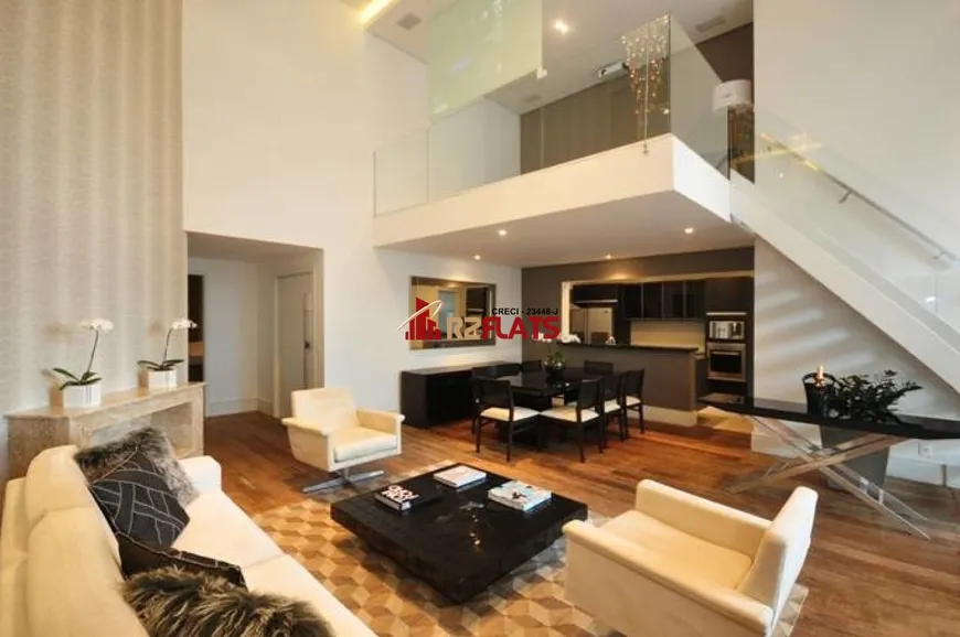 Foto 1 de Flat com 4 Quartos para alugar, 210m² em Brooklin, São Paulo
