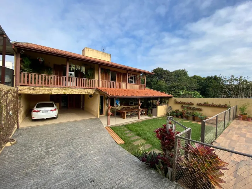 Foto 1 de Casa com 3 Quartos à venda, 245m² em Fazenda Santo Antonio, São José