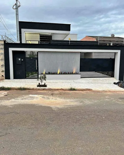 Foto 1 de Casa com 3 Quartos à venda, 380m² em Severiano de Moraes Filho, Garanhuns