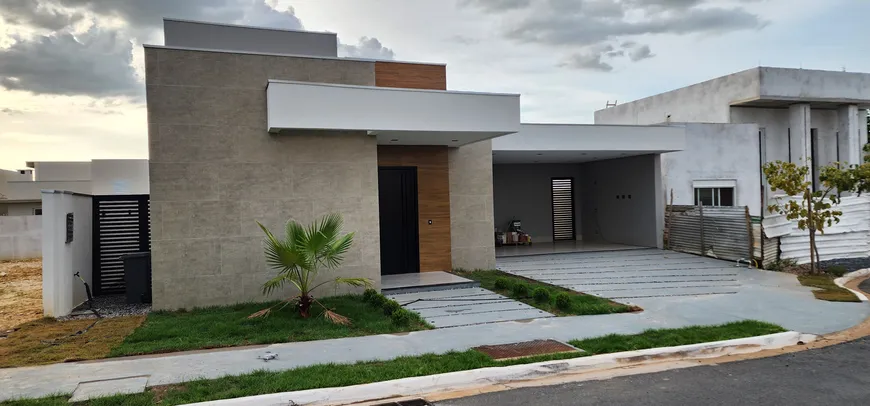 Foto 1 de Casa de Condomínio com 3 Quartos à venda, 217m² em Jardim Imperial, Cuiabá