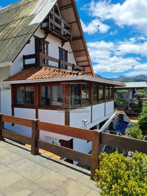 Foto 1 de Casa com 2 Quartos à venda, 1599m² em Correas, Petrópolis