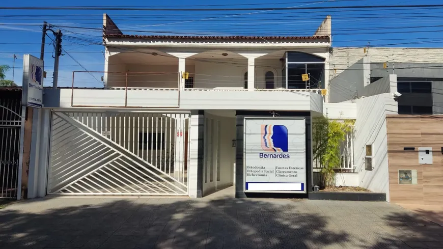 Foto 1 de Sobrado com 3 Quartos à venda, 310m² em Taguatinga Norte, Brasília