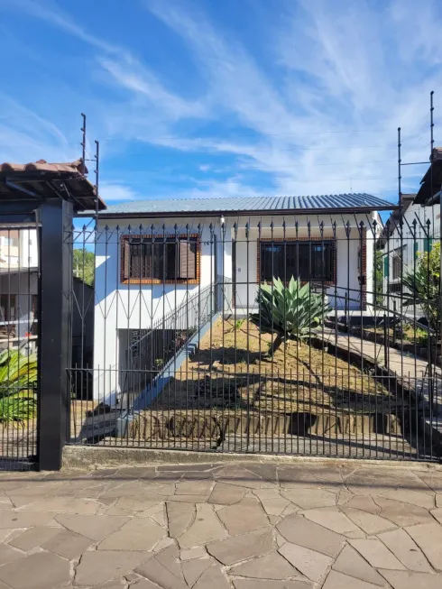 Foto 1 de Casa com 4 Quartos à venda, 160m² em Vila Nova, Porto Alegre
