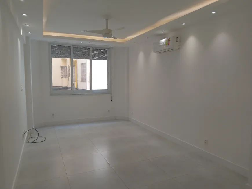 Foto 1 de Apartamento com 3 Quartos para alugar, 101m² em Copacabana, Rio de Janeiro