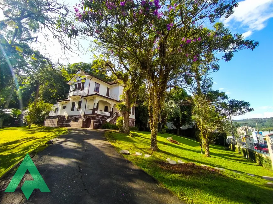 Foto 1 de Casa com 6 Quartos para alugar, 400m² em Centro, Blumenau