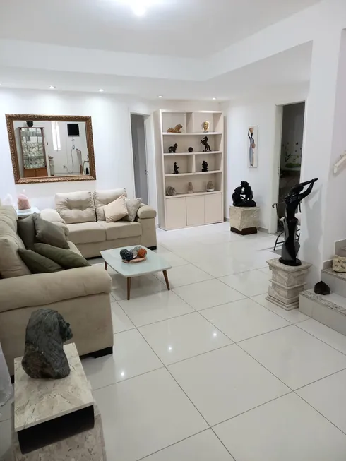 Foto 1 de Casa com 6 Quartos à venda, 300m² em Vila Praiana, Lauro de Freitas