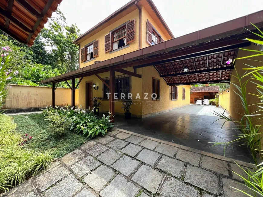 Foto 1 de Casa com 4 Quartos à venda, 180m² em Agriões, Teresópolis