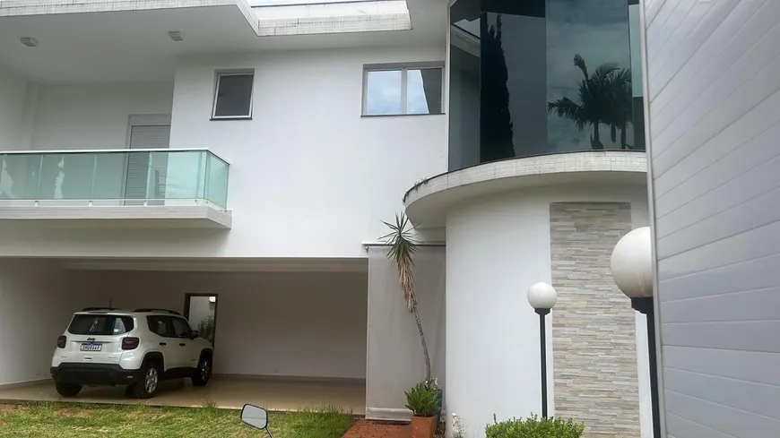 Foto 1 de Casa com 4 Quartos à venda, 566m² em Morada da Colina, Uberlândia