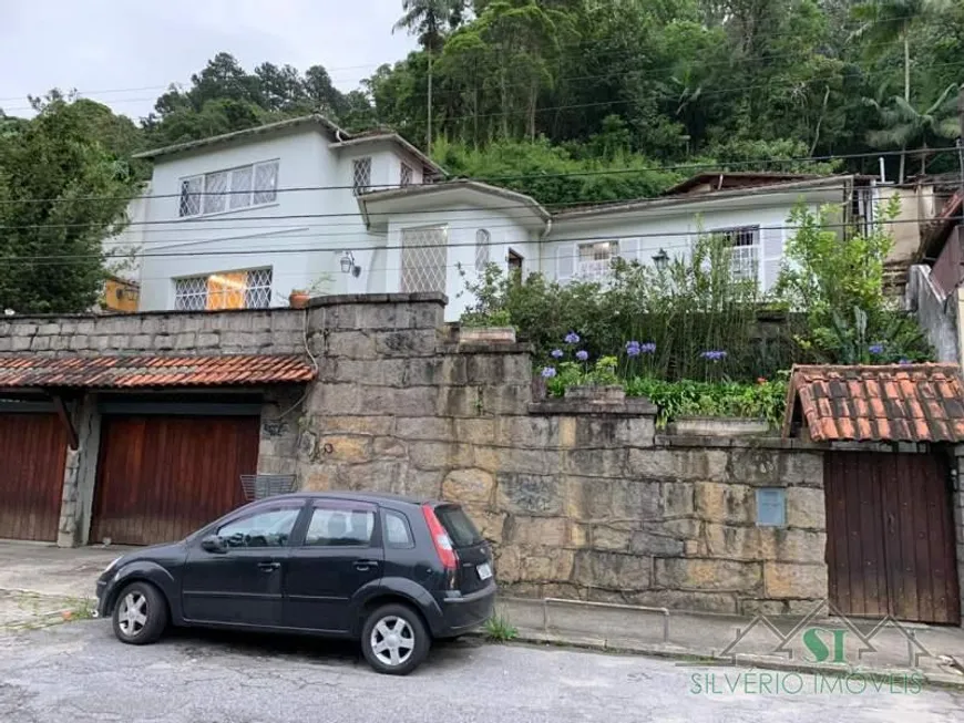 Foto 1 de Casa com 4 Quartos à venda, 800m² em Valparaiso, Petrópolis