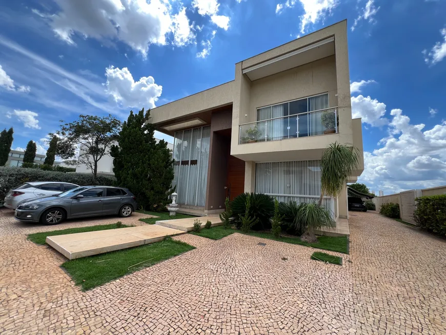 Foto 1 de Casa de Condomínio com 4 Quartos à venda, 475m² em Residencial Alphaville Flamboyant, Goiânia