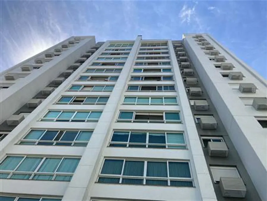 Foto 1 de Apartamento com 3 Quartos à venda, 134m² em Passo da Areia, Porto Alegre