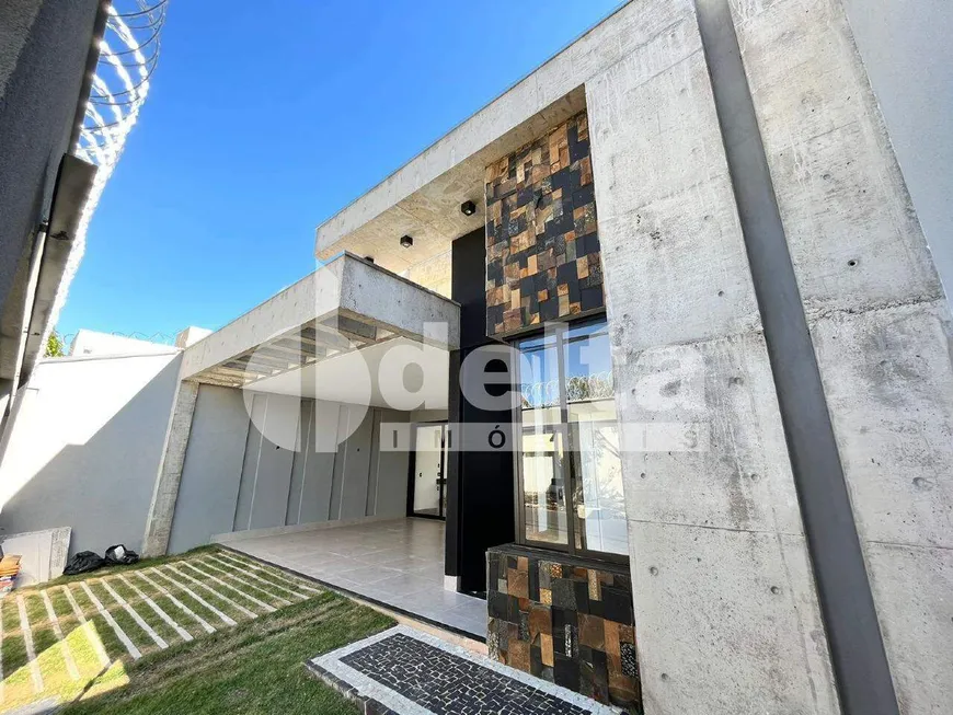 Foto 1 de Casa com 3 Quartos à venda, 175m² em Jardim Botânico, Uberlândia