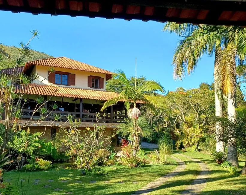 Foto 1 de Casa com 4 Quartos à venda, 400m² em Samambaia, Petrópolis