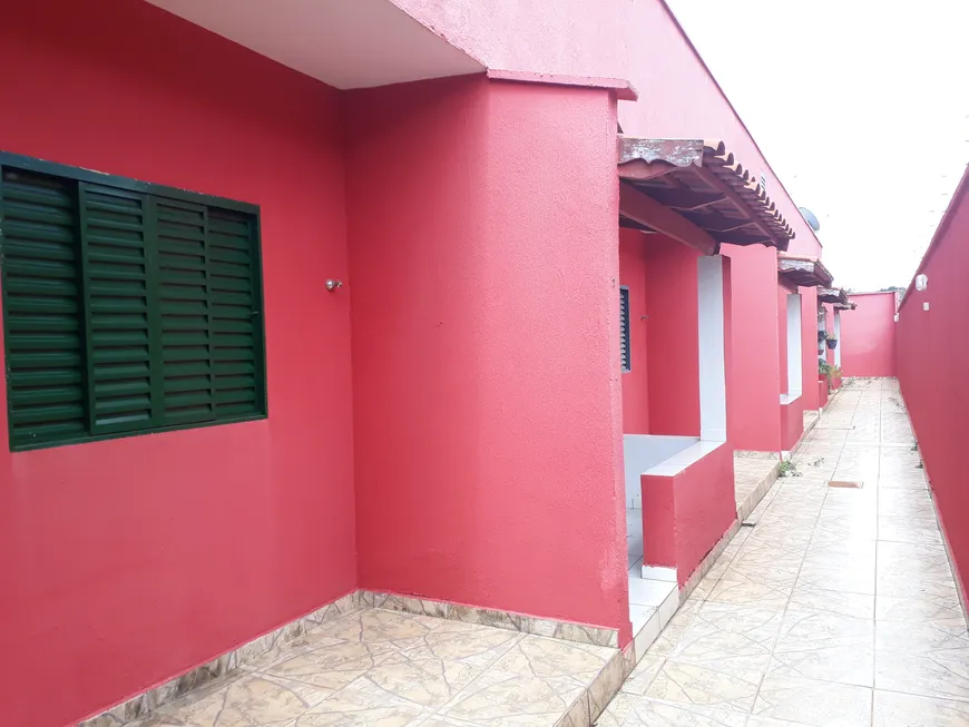 Foto 1 de Casa com 2 Quartos para alugar, 50m² em Santa Genoveva, Goiânia