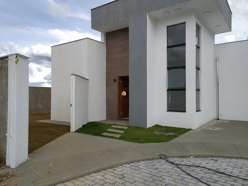 Foto 1 de Casa com 3 Quartos à venda, 180m² em Fernão Dias, Esmeraldas