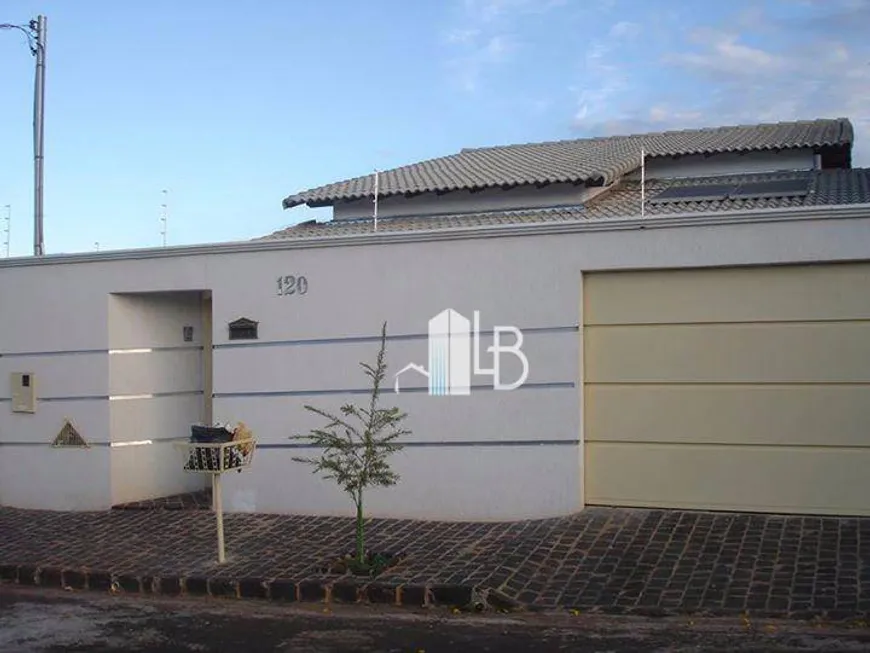 Foto 1 de Casa com 3 Quartos à venda, 150m² em Jardim Itália, Uberlândia