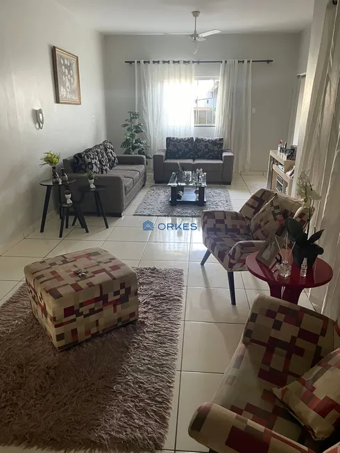 Foto 1 de Casa com 3 Quartos à venda, 250m² em Vila Santa Isabel, Anápolis