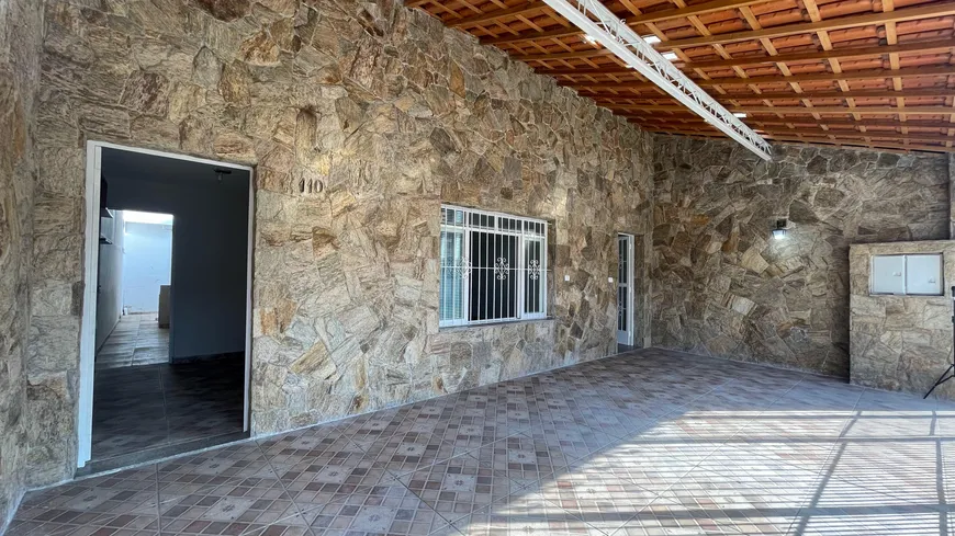 Foto 1 de Casa com 2 Quartos à venda, 168m² em Vila Martinez, Jacareí