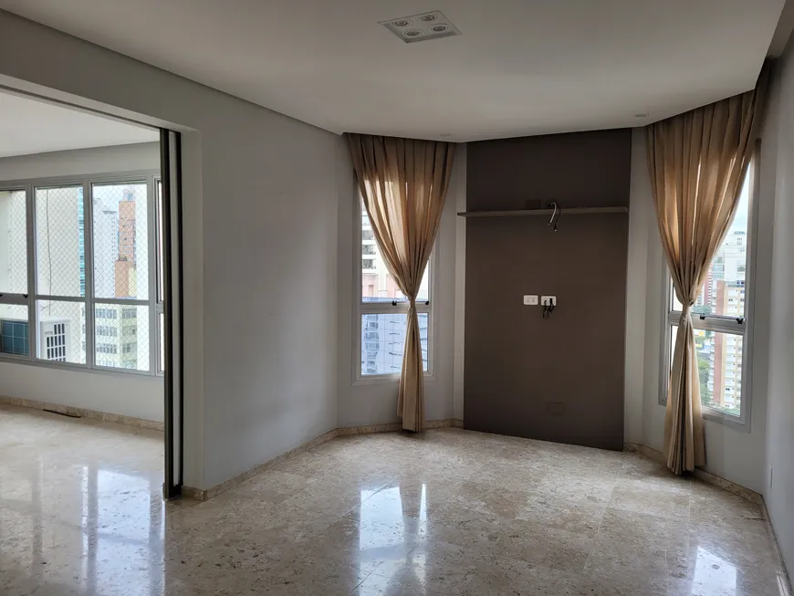 Foto 1 de Apartamento com 4 Quartos à venda, 220m² em Vila Nova Conceição, São Paulo